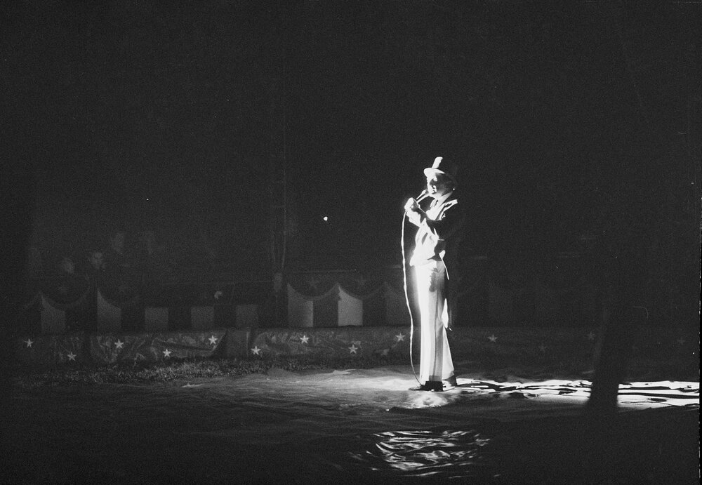 Unidentified singer and performer in circus act, Ipswich, July 1985