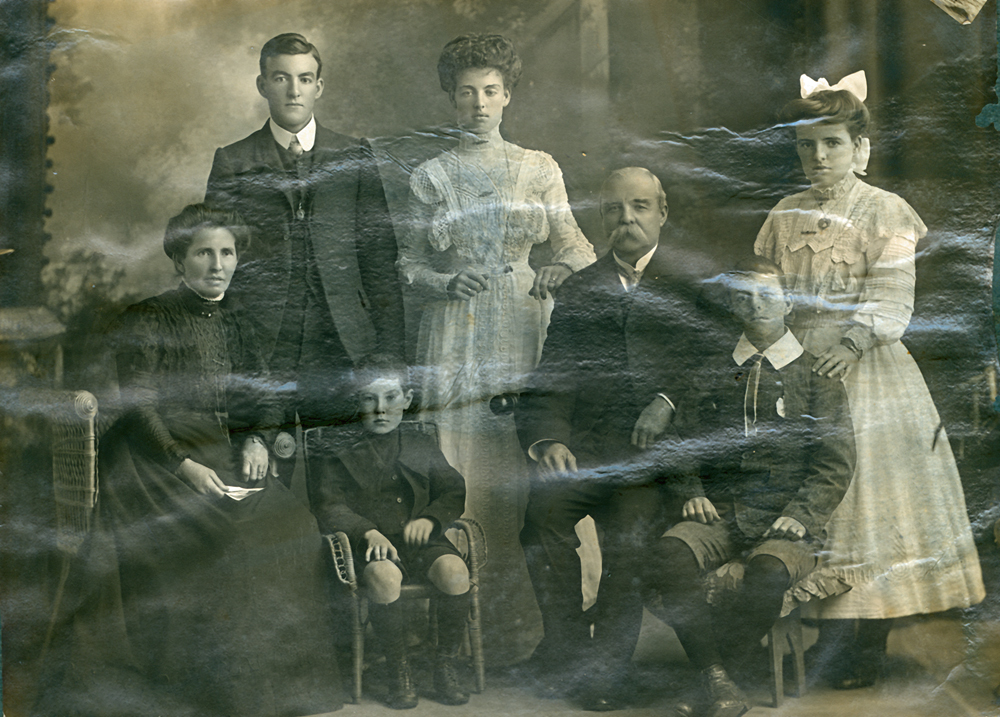 Family of David and Maria (nee Wilkinson) Dann, Ipswich, 1890s