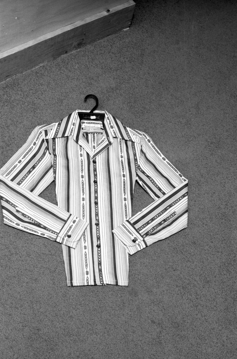 Men's fashion shirt, advertisement for Duncalfe's Mensware, Ipswich, March 1978