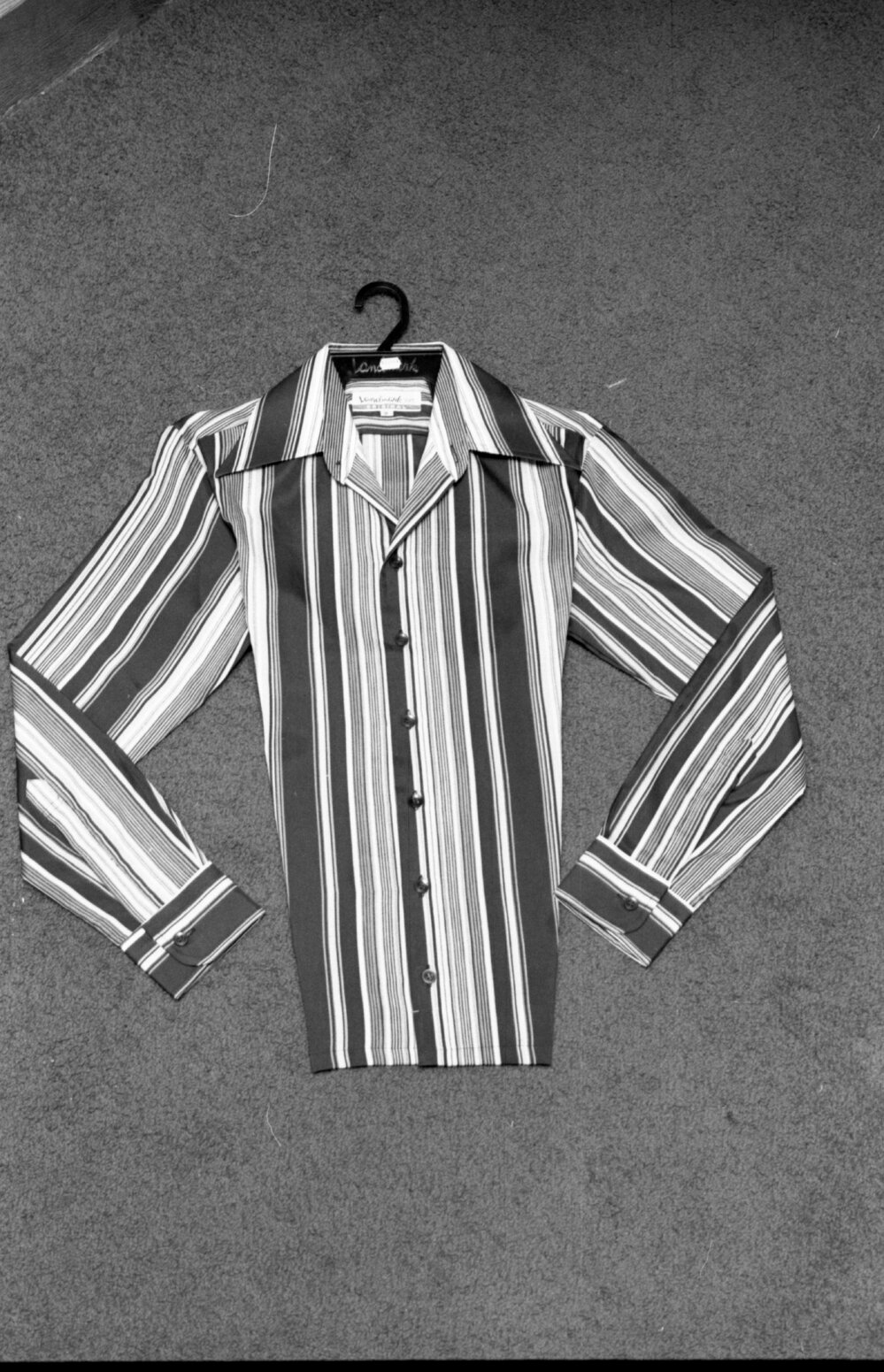 Men's fashion shirt, advertisement for Duncalfe's Mensware, Ipswich, March 1978