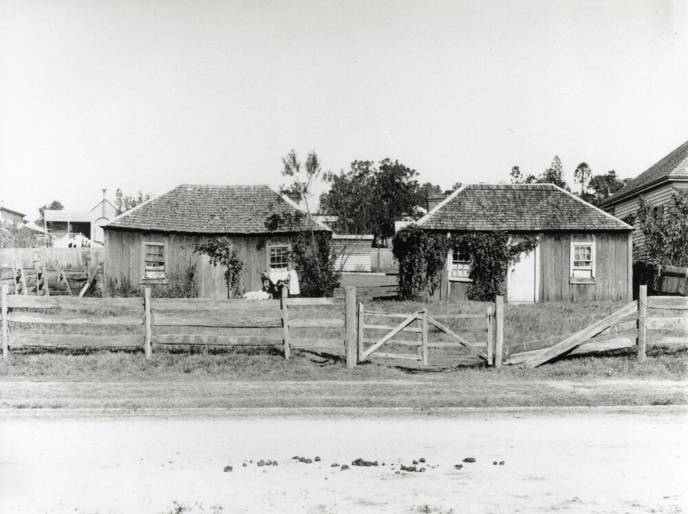 Shingle roof cottages, known as the 'Watkins twins', South Street, Ipswich, 1905 - 1906