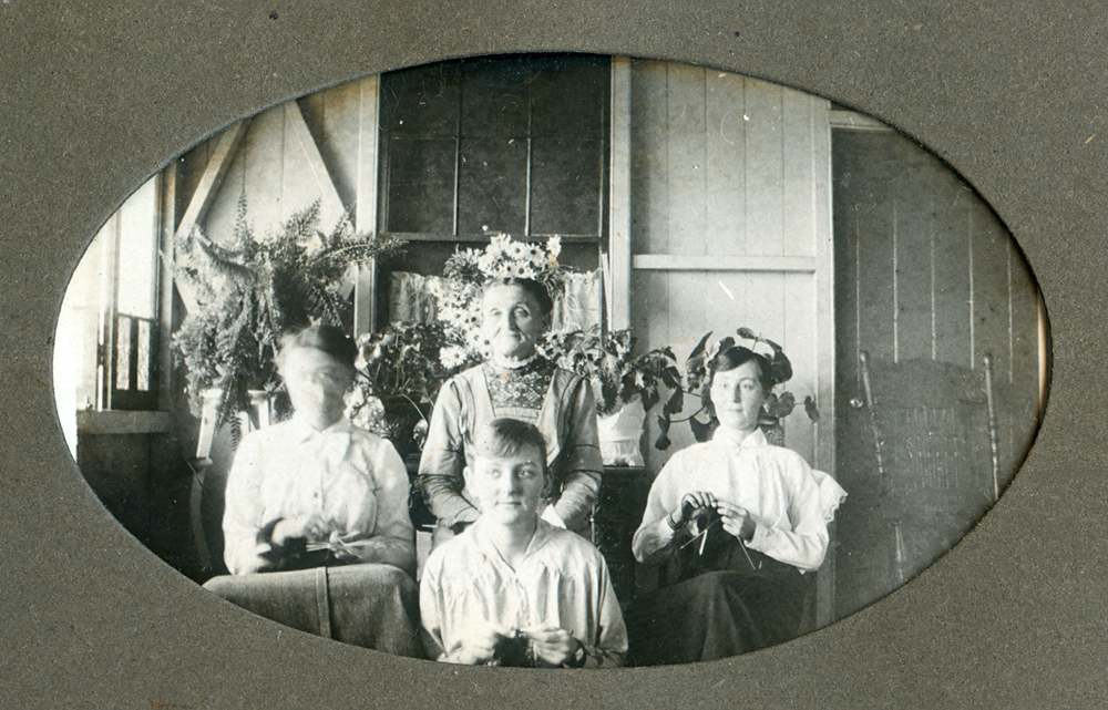 Fleischmann family photos, 4 Arthur Street, Woodend, 1910s