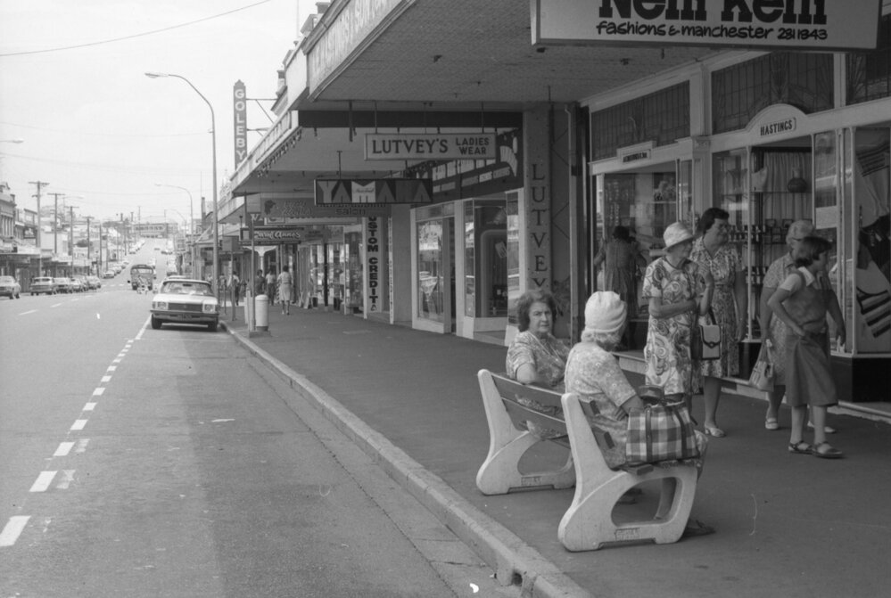 The sidewalk of Brisbane Street, Ipswich, 17th October 1977