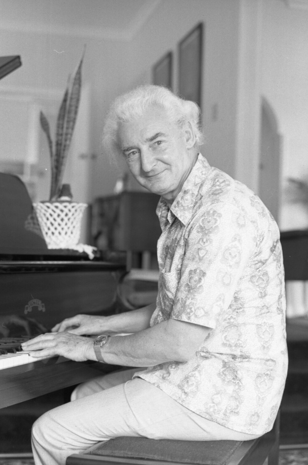 Conductor &amp; composer Ronald Hanmer, Ipswich, 17th October 1977