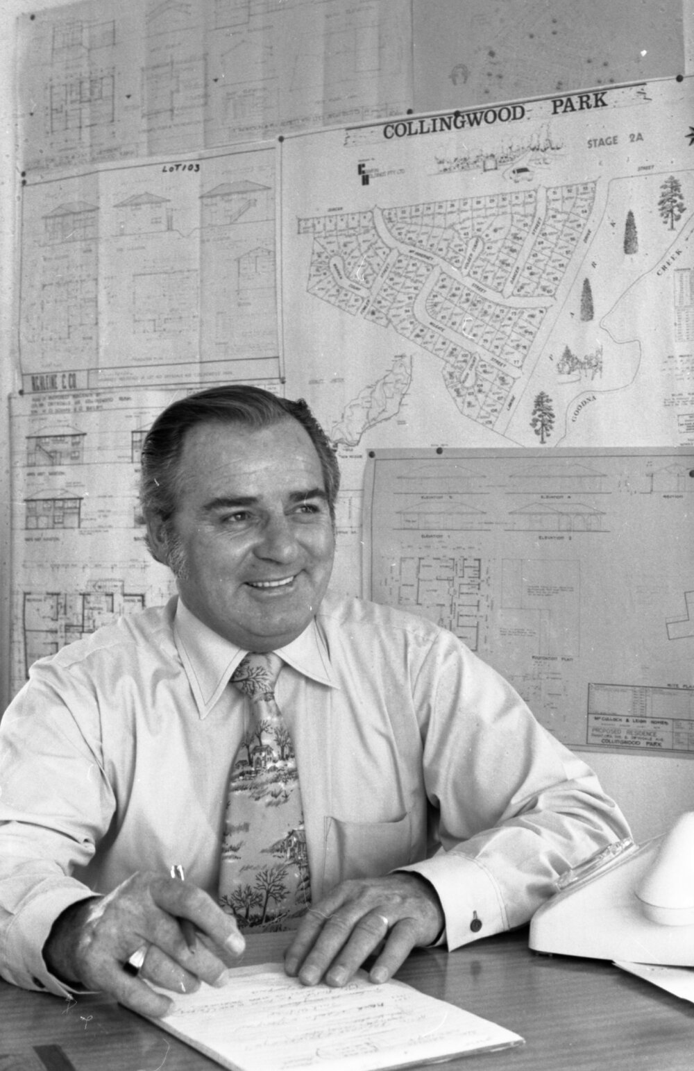 Keith Tansey working on the Collingwood Park development, Ipswich, 25th October 1977