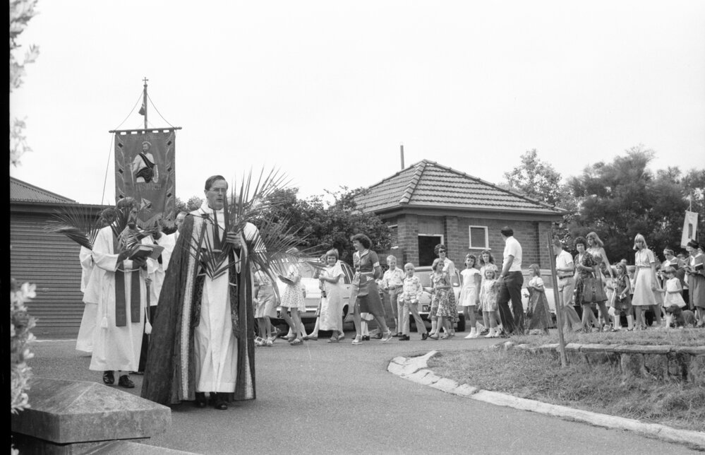 Congregation of St Paul's Anglican Church observe Palm Sunday, Ipswich, March 1978