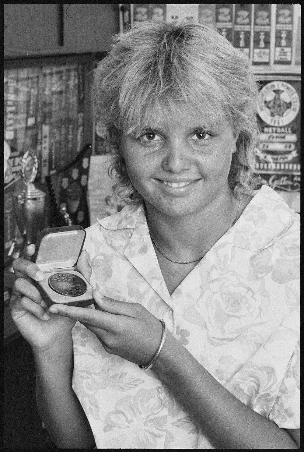 Karyn Murphy with her Achievement in Sport Award, Ipswich, January 1986