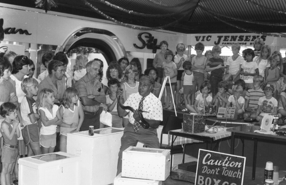 Ram Chandra lectures during a Snake Demonstration in shopping arcade, Ipswich, December 1979