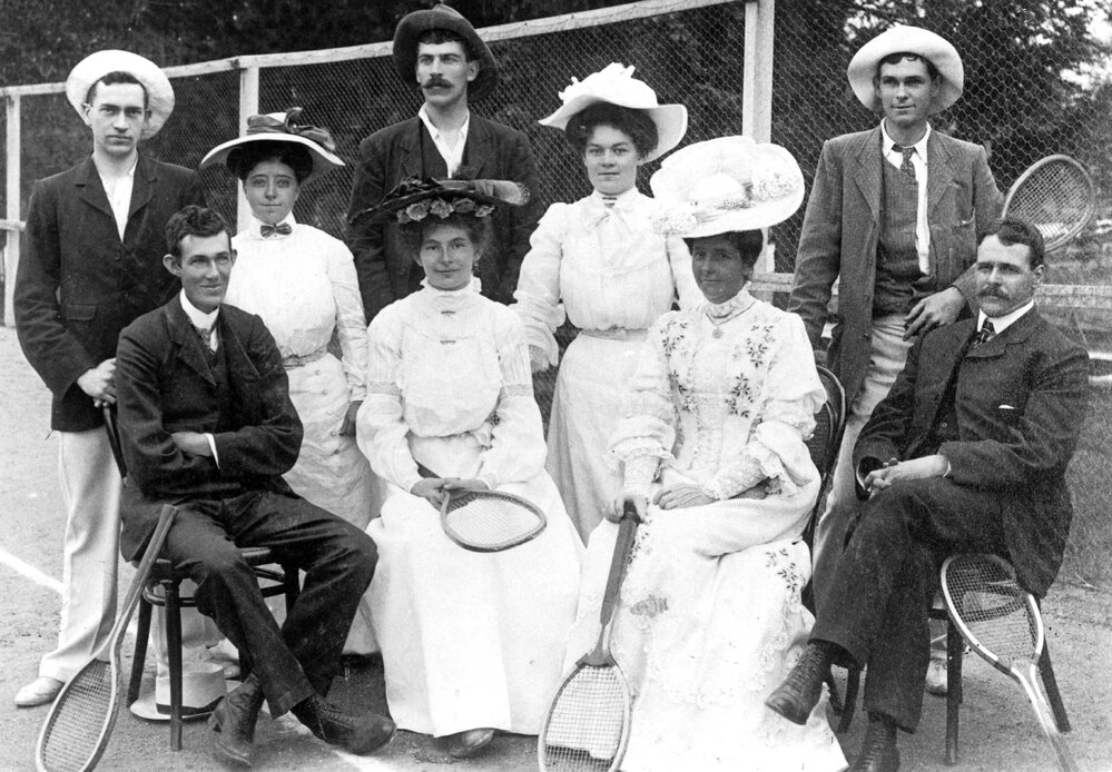Tennis group, location unknown, 1900s