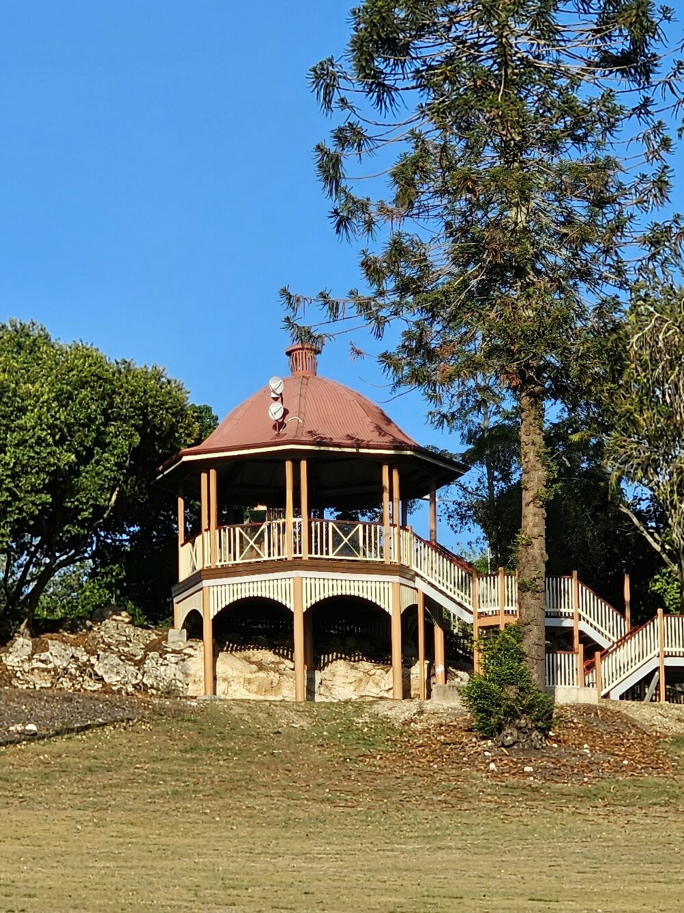 Queens Park Rotunda on the ridge, 2023