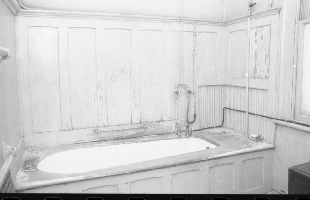 Thought to be the bathroom at Gooloowan, Ipswich, February 1985