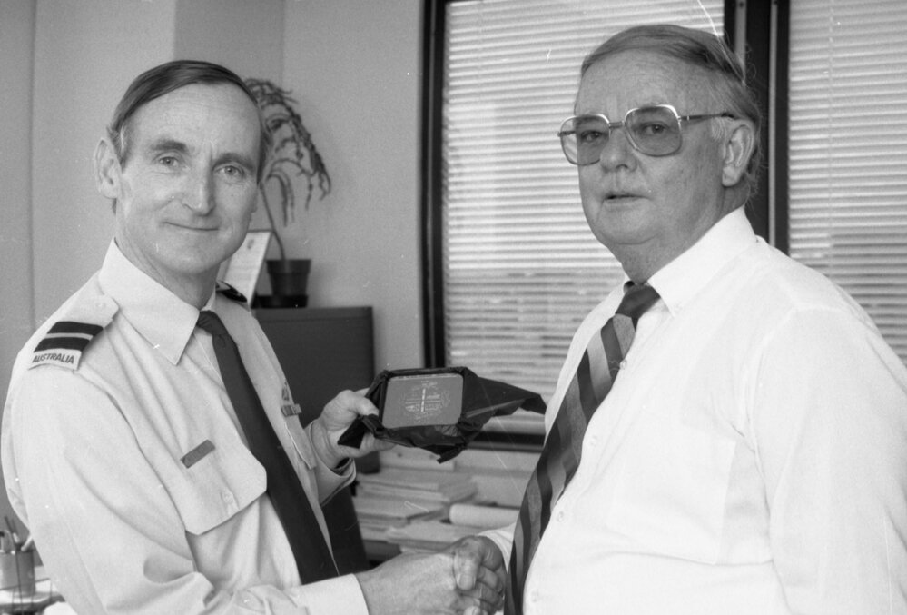 Mayor Des Freeman presenting Air Commodore Ian Michael Westmore with an award, Ipswich, February 1985