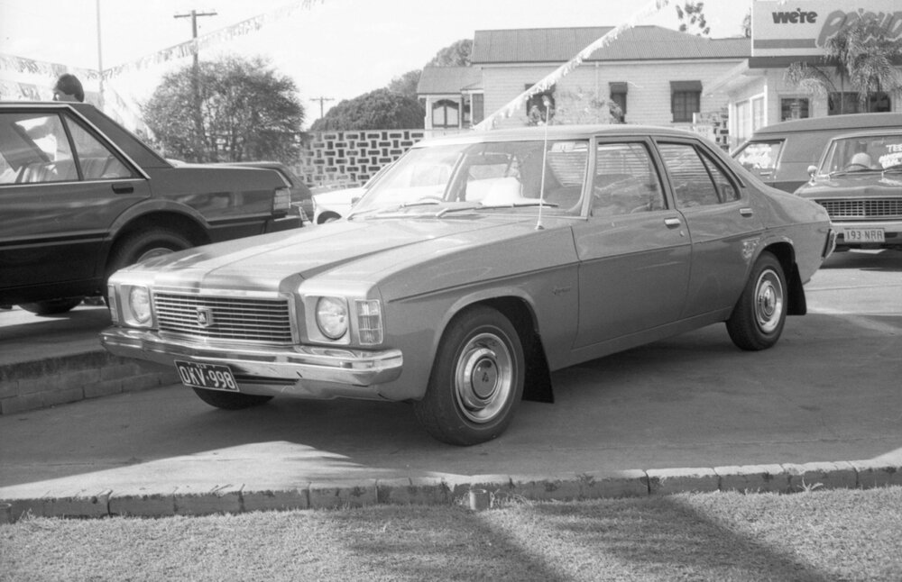 Holden HJ Kingswood sedan, car advertisement for Currie Motors, Ipswich, August 1980