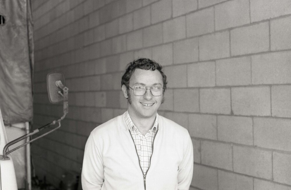 Snappily dressed employee at Jeff Denman's Tyre and Auto Service, Ipswich, August 1980