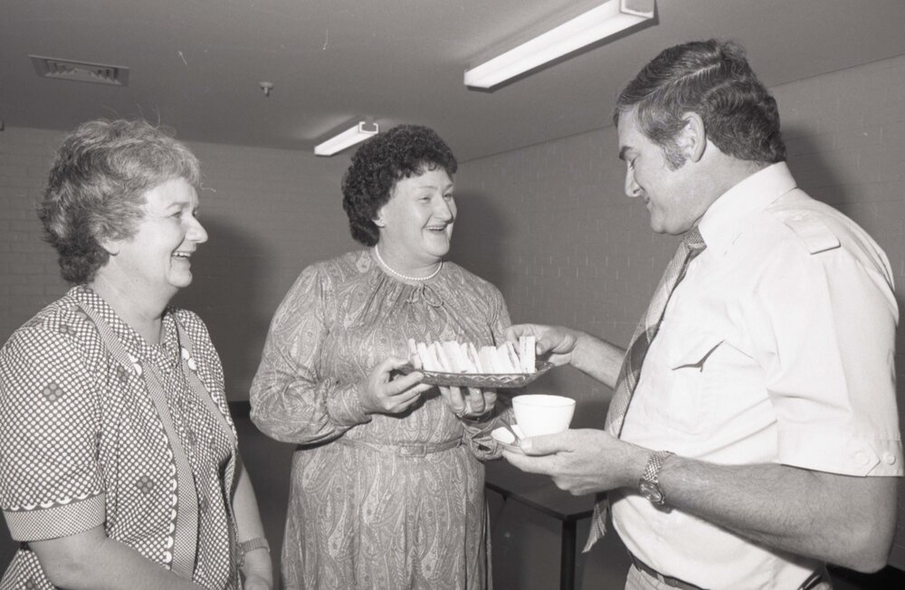 Unidentified women and man with sandwiches, Ipswich, August 1980