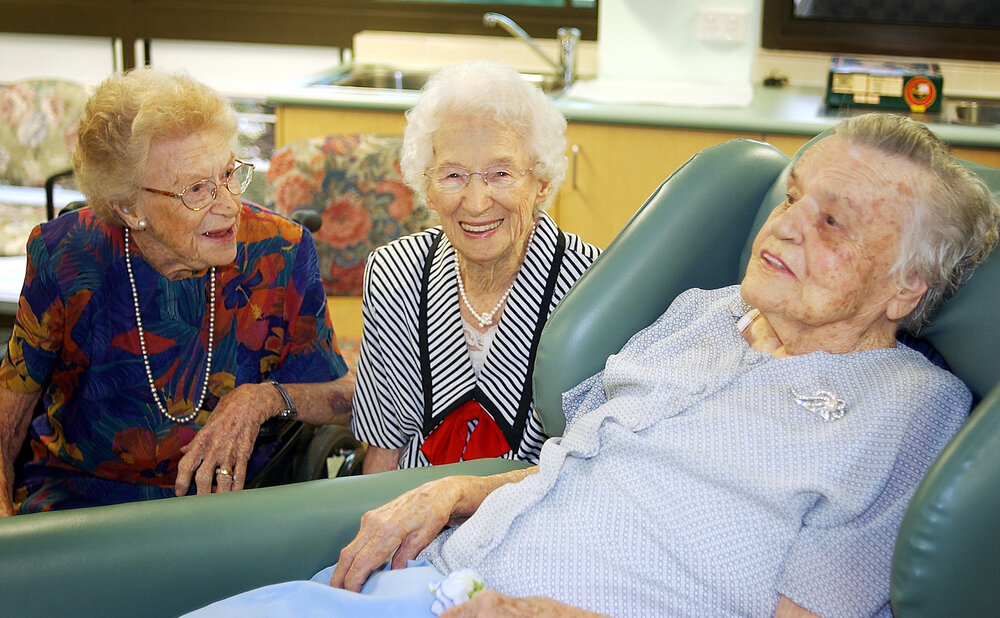 Elizabeth Freudenberg (right, aged 100) with her cousins Nenagh Conlon (aged 96) and Elizabeth (Bess) Hennessy, Ipswich, December 2003
