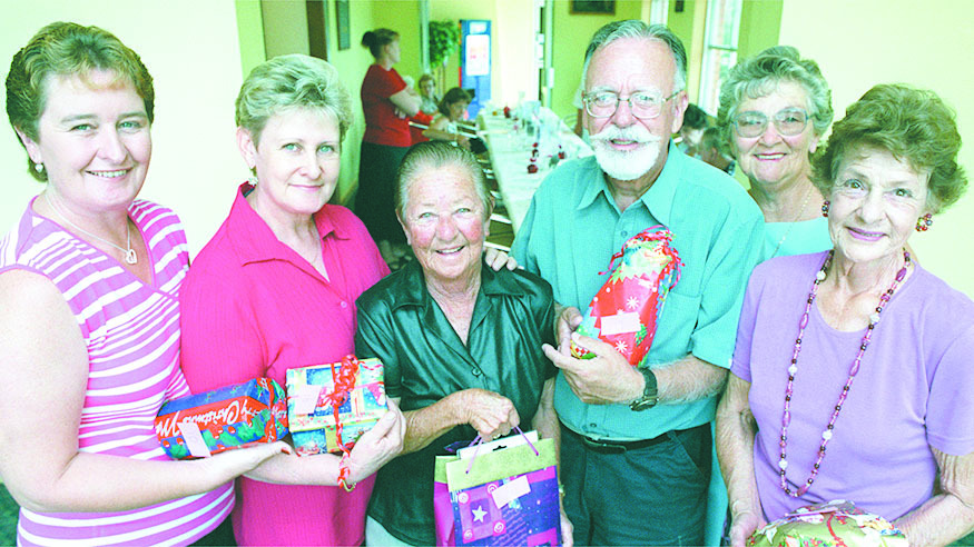 St Marks tennis winners participating in Richlands tavern Christmas breakup, Ipswich, December 2003