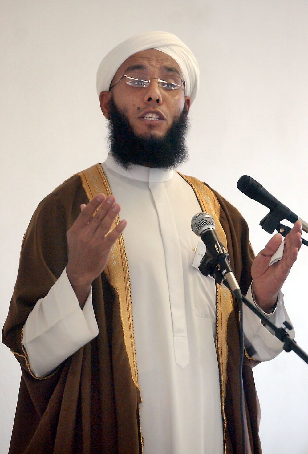 Assistant Imam of Karaby Mosque, Dr Mohammed Abdullah speaking during the opening of the Douglas street Mosque, Ipswich, December 2003