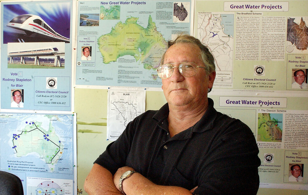 Blair election candidate Rodney Stapelton, Lowood, September 2003