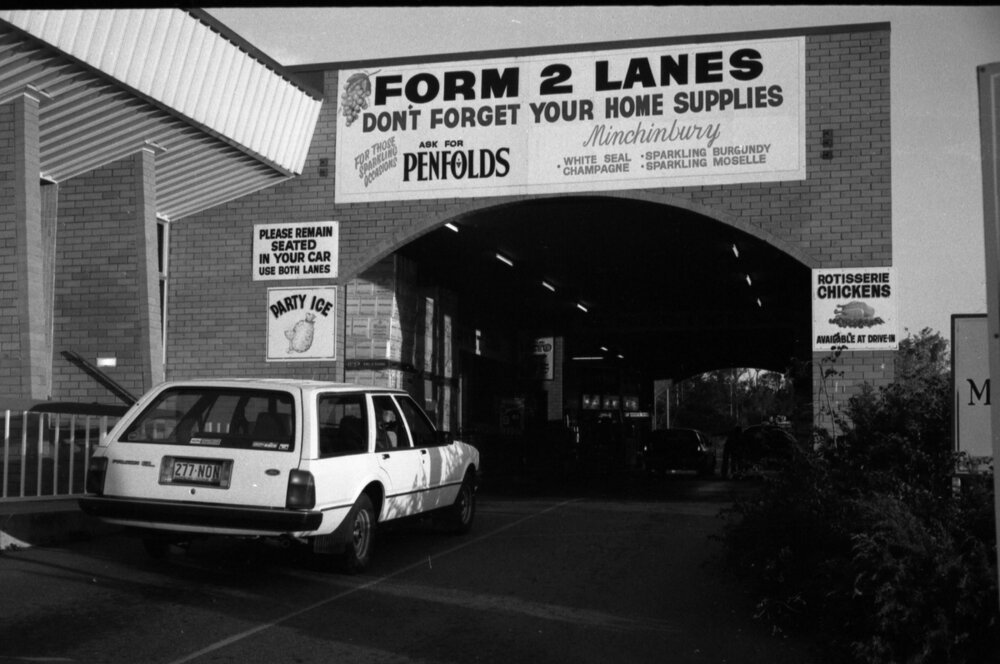 Richlands Tavern Drive Through, Ipswich, September 1980