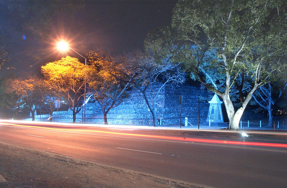 Street lights at night at Cunningham's Knoll, Ipswich, September 2003