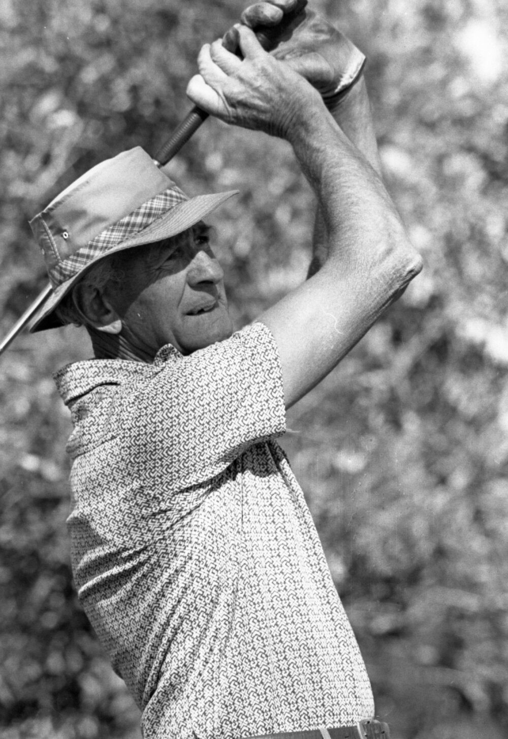 Unidentified golfer with patterned shirt and plaid hatband, Ipswich, September 1980
