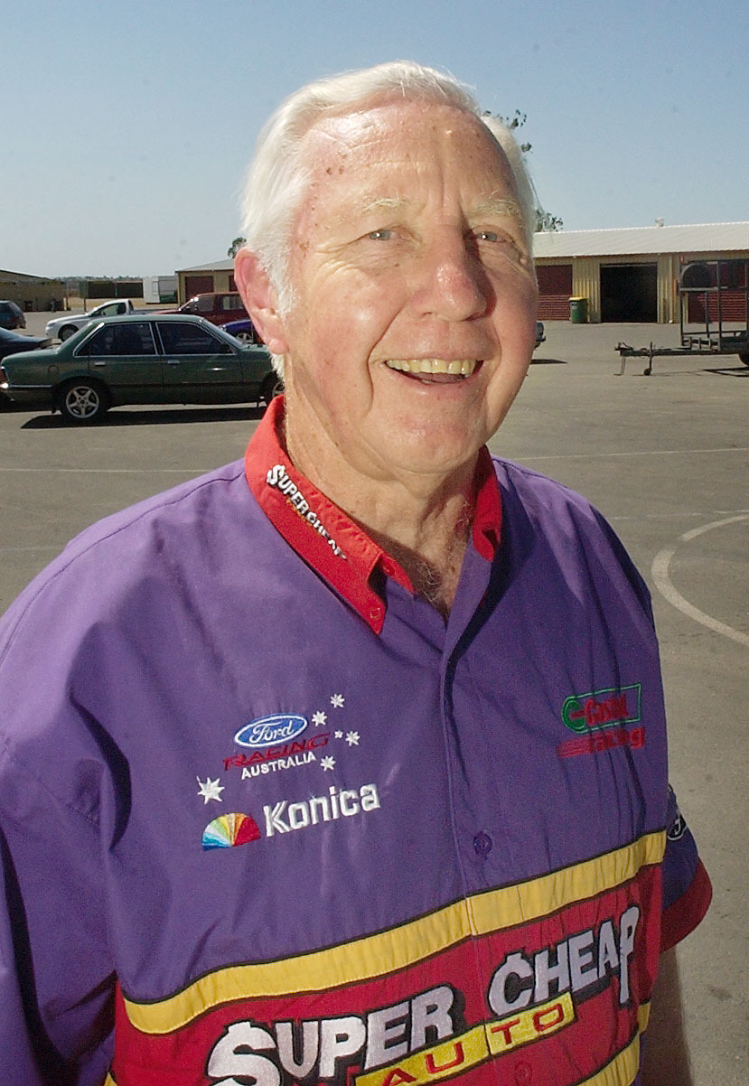 Robert Jones from North Ipswich at the Queensland Raceway, Ipswich, September 2003