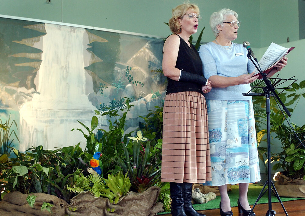 Felicity Anderson and Margaret Buchanan singing at the Aussie Lunch day, Ipswich, June 2003
