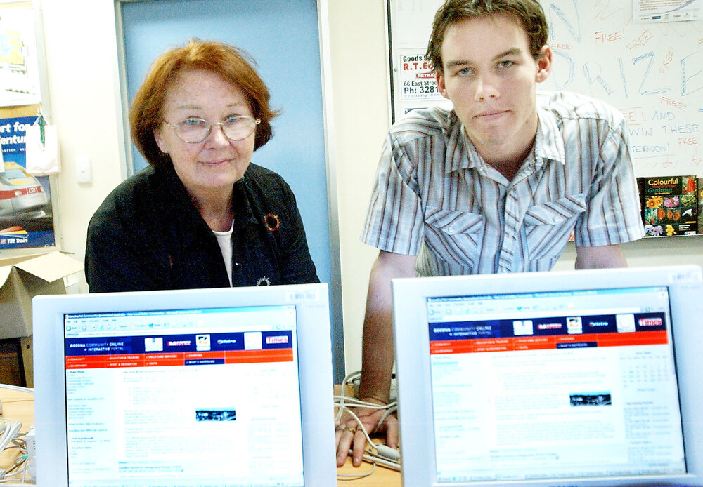 Val Somerville and Jamie Zeidler waiting to show Goodna residents the new website, Goodna, June 2003