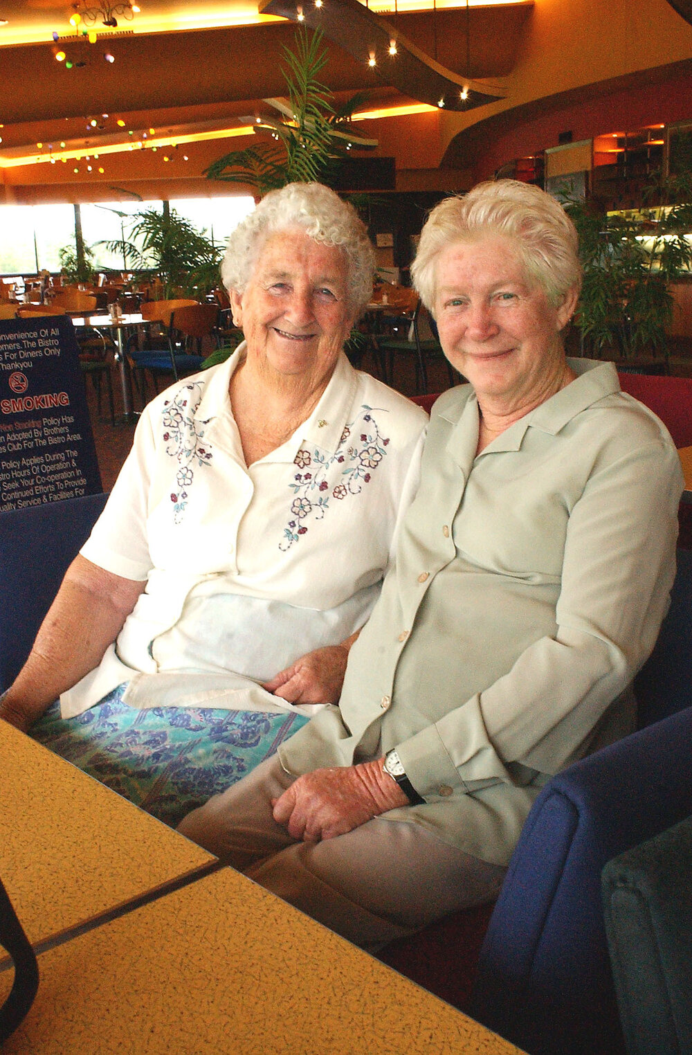 Betty Groves and Vada Davis at the Brothers Club, Ipswich, February 2003