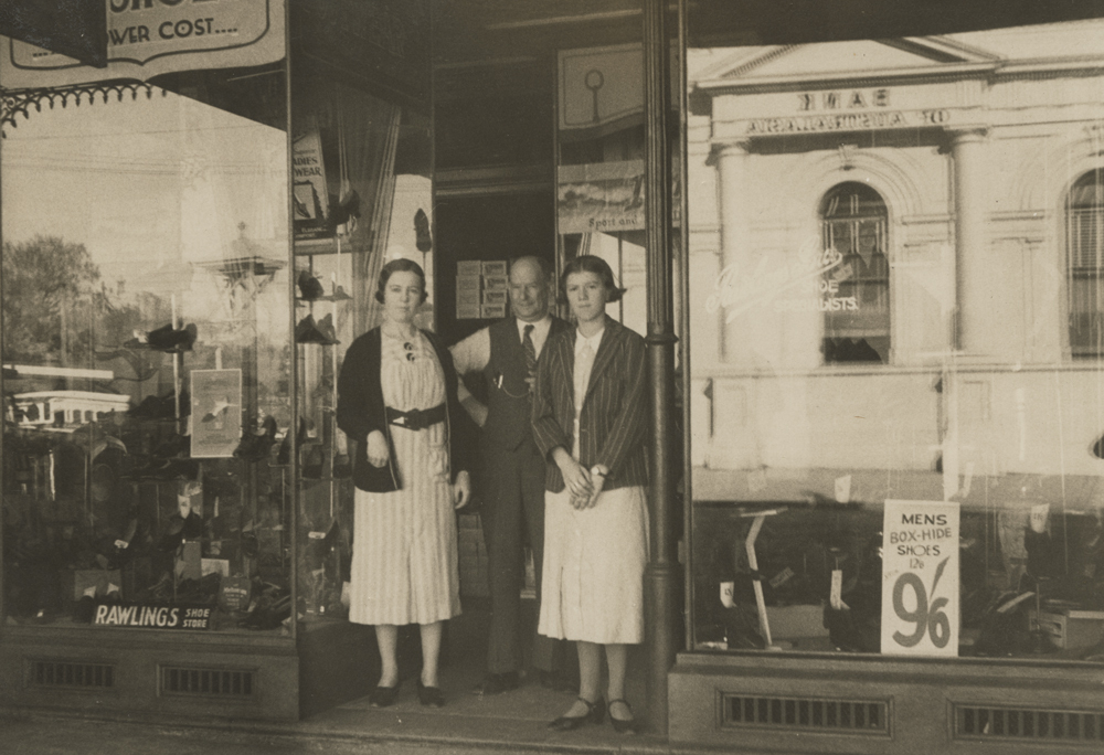 William Rawlings with staff, Rawlings store, Brisbane Street, Ipswich, 1930s