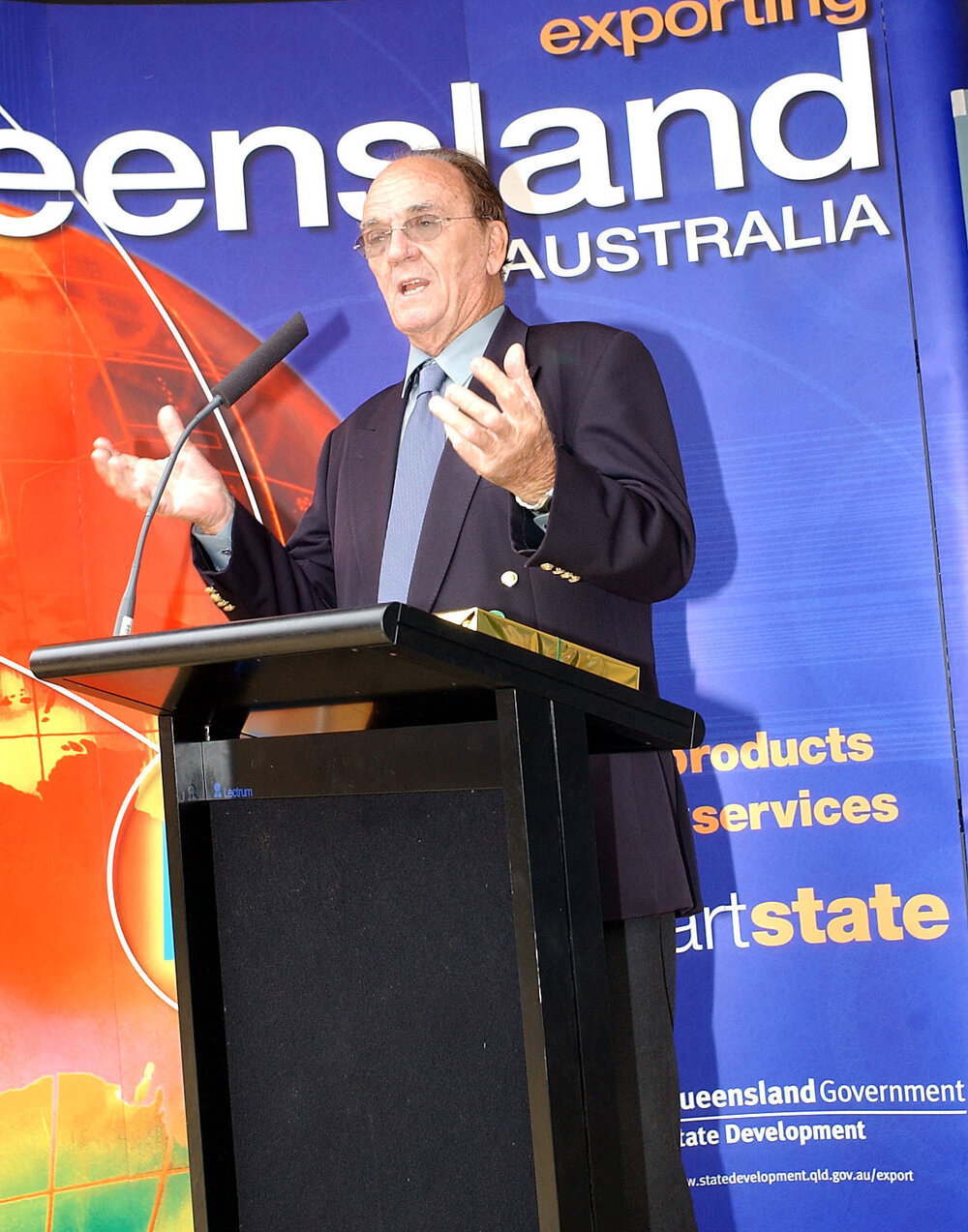 Tom Burns giving a trade business talk, Ipswich, March 2003