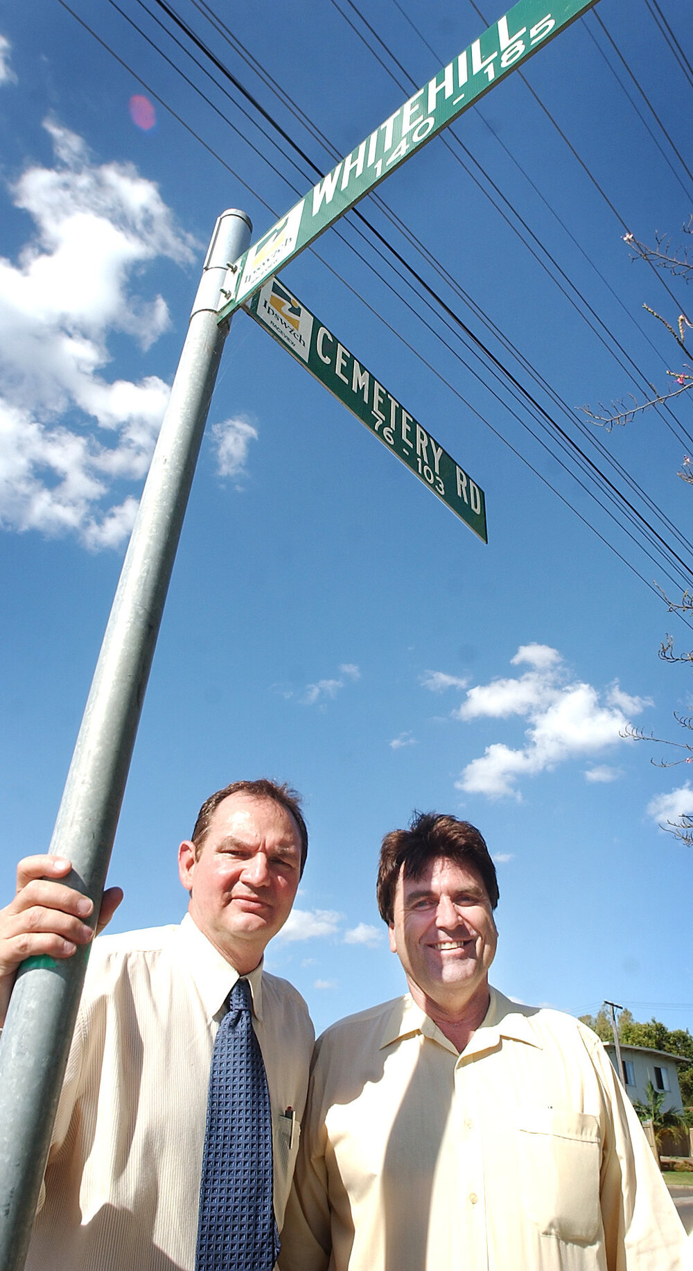 Mayor Paul Pisasale and Councillor Pahlke at a blackspot on the corner of Whitehill and Cemetery Roads, Ipswich, November 2003