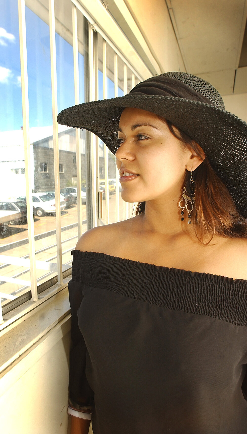 Martha contemplates a win for the Melbourne Cup, Ipswich, November 2003