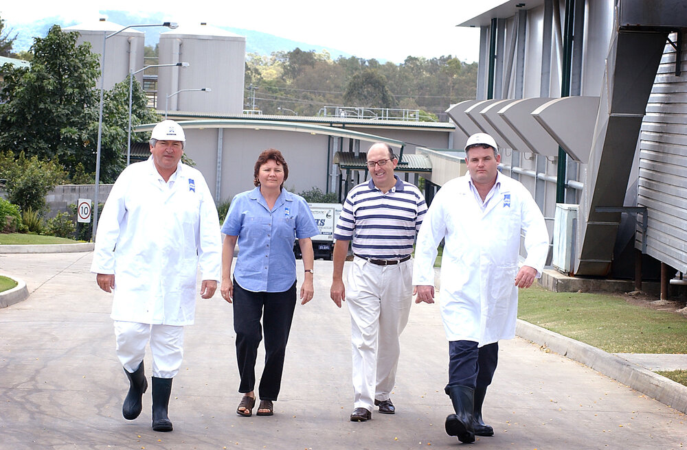 Unidentified people at the Australian Meat Holdings Chamber of Commerce, Ipswich, November 2003