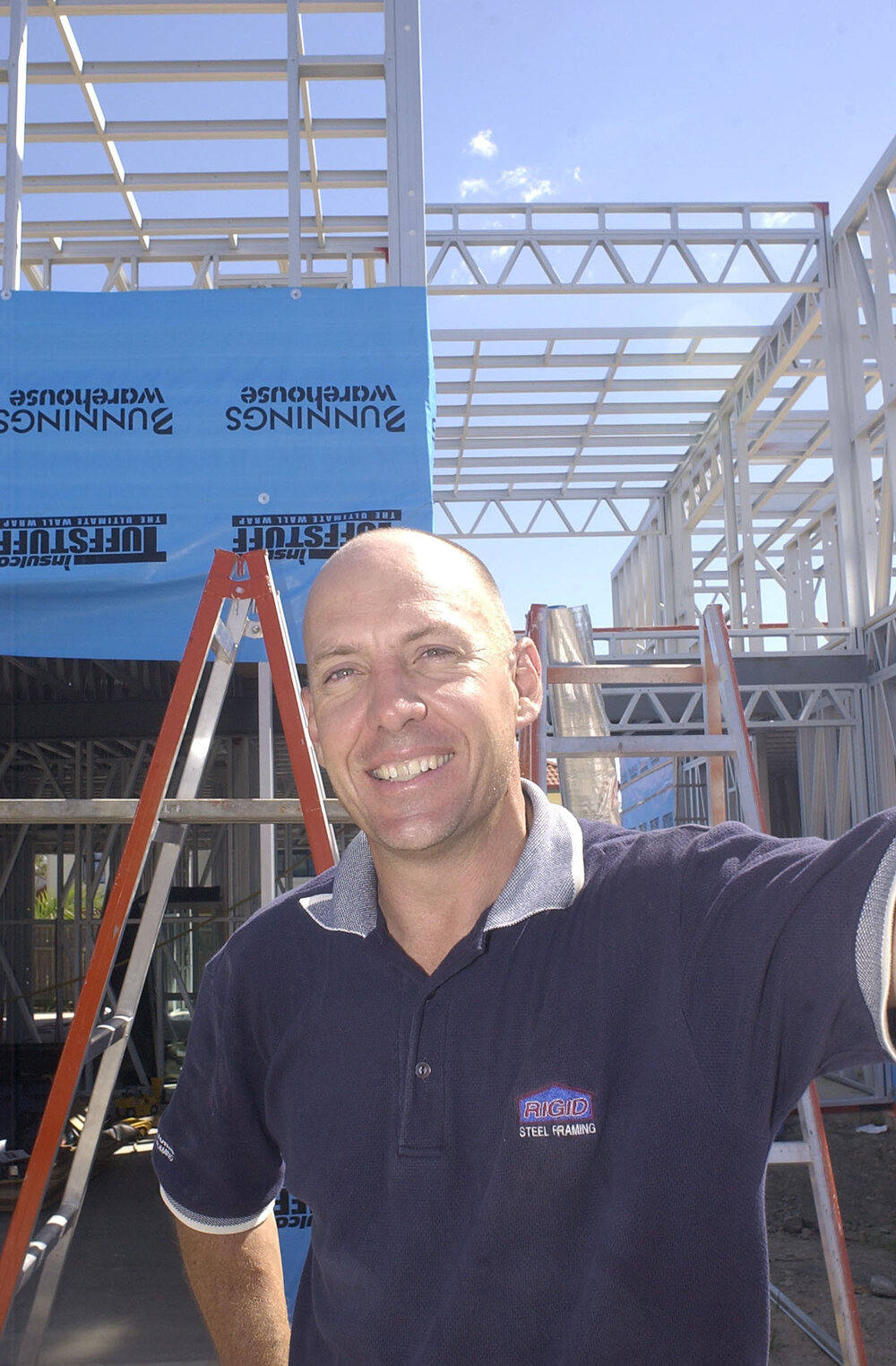 Paul Rixon from Rigid Steel Framing at construction site, Ipswich, November 2003