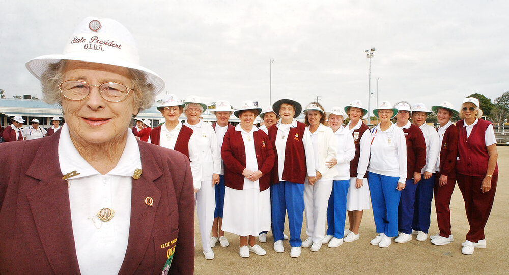 State President of the QLBA, Joan Elder with the Ipswich United Services Bowls Club 3rd division flag winning team, Ipswich, August 2003