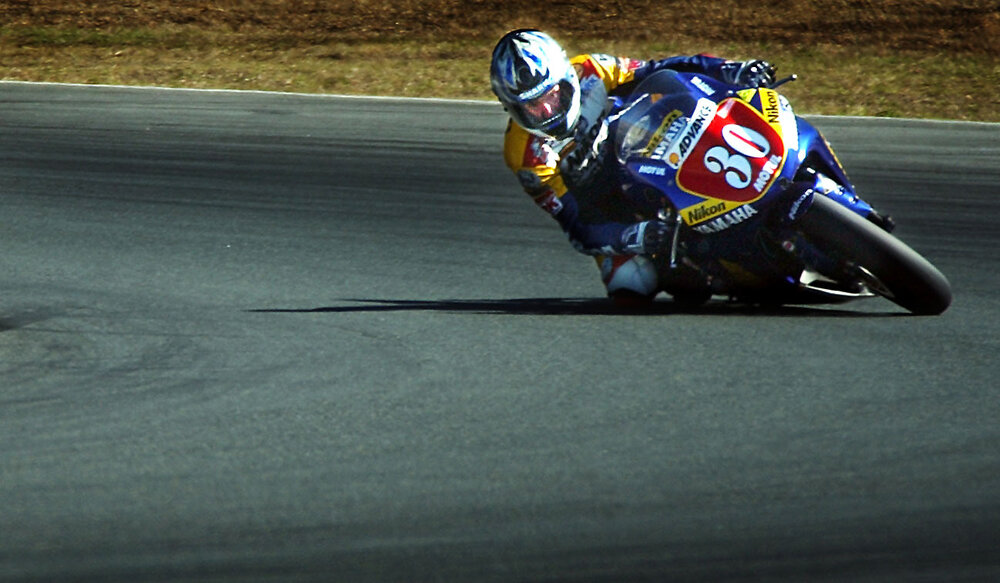 Kevin Curtain in the Australian Superbike Championship at Queensland raceway, Ipswich, August 2003