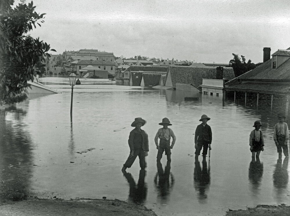 Children standing in flood waters in Ipswich 1893
