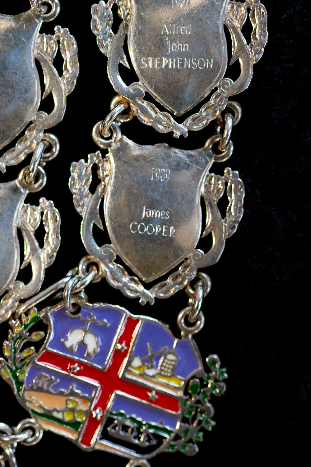 Shield for 30th Mayor of Ipswich James Cooper, close-up of the Ipswich Mayoral Chains of Office, in use since 2010 
