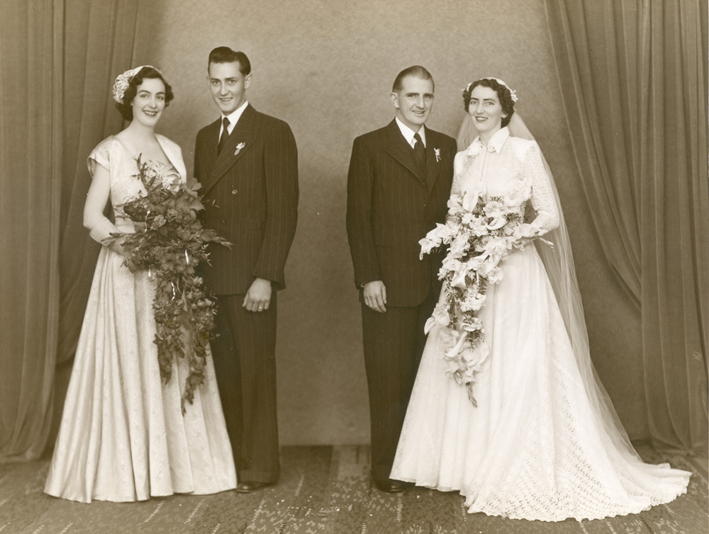 Bridal party of Leslie and Maureen Ainslie (nee Kerwin), Ipswich, 1953