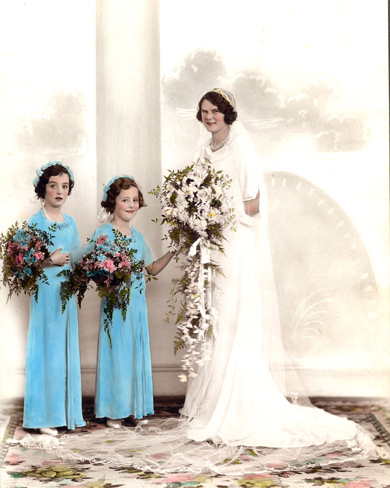 Flower girls, Norma and Kathleen O'Dempsey with unidentified bride, Ipswich, c.1934