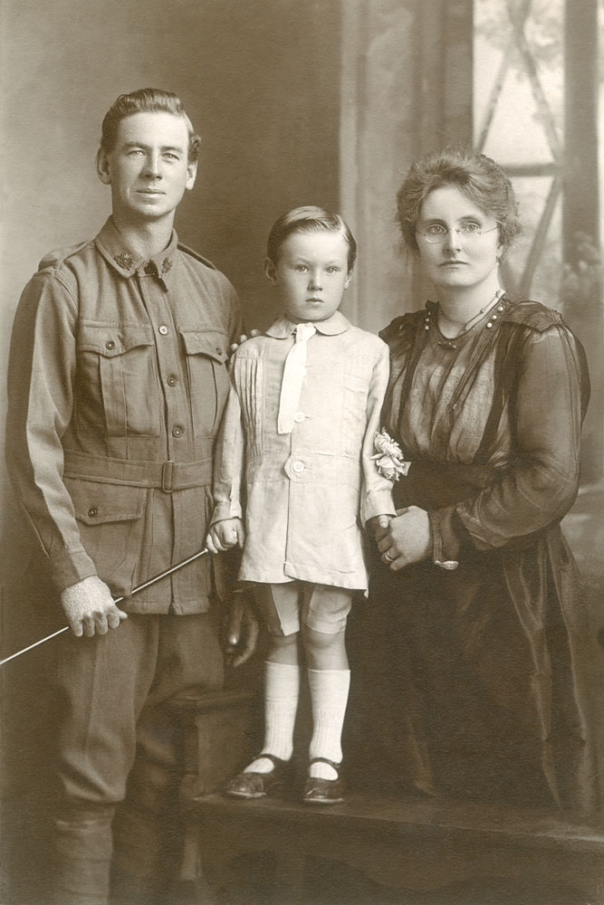 George and Florence (nee Riddell) Whittaker and their son, Kenneth, Ipswich, 1917