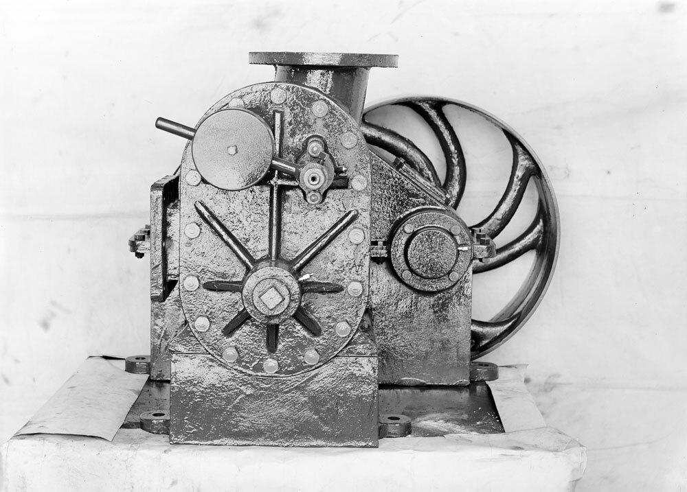 Hydraulic pump manufactured by Forrers Engineering, Ipswich, 1950s