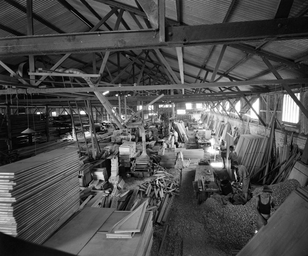 Hancock Brothers' Sawmill, interior images, North Ipswich, 1950s