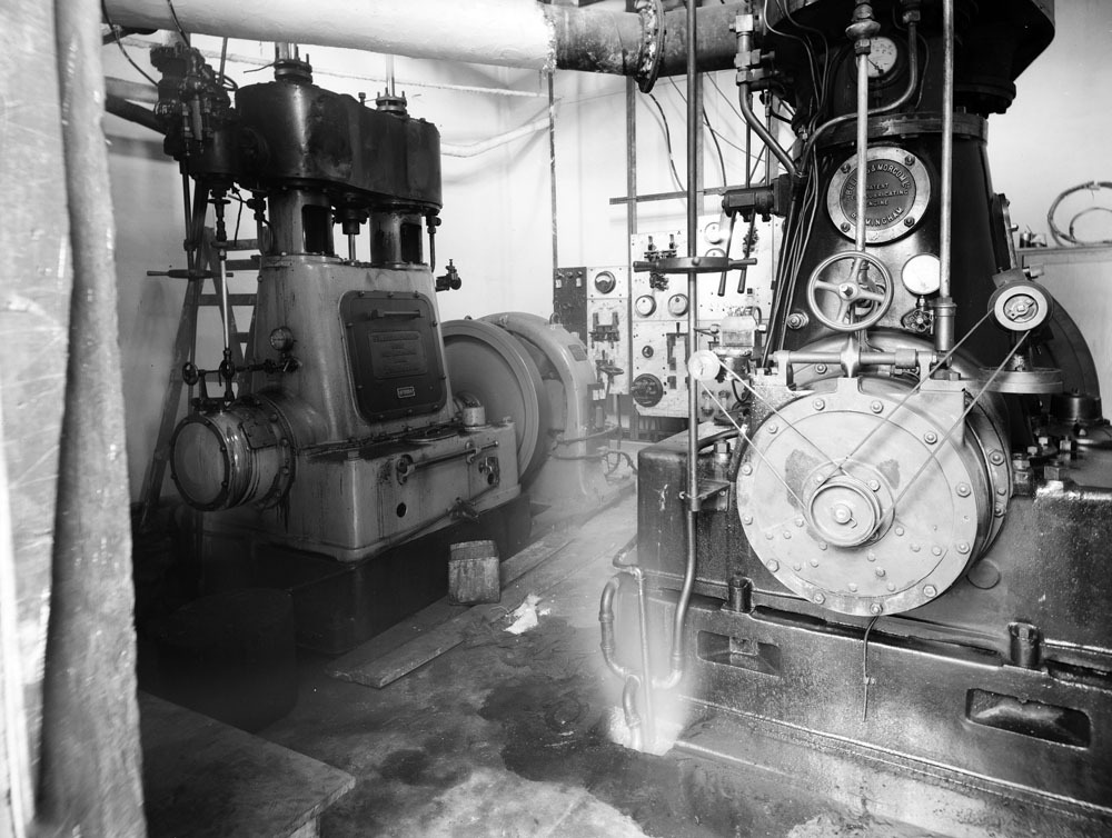 Hancock Brothers' Sawmill, interior images, North Ipswich, 1950s