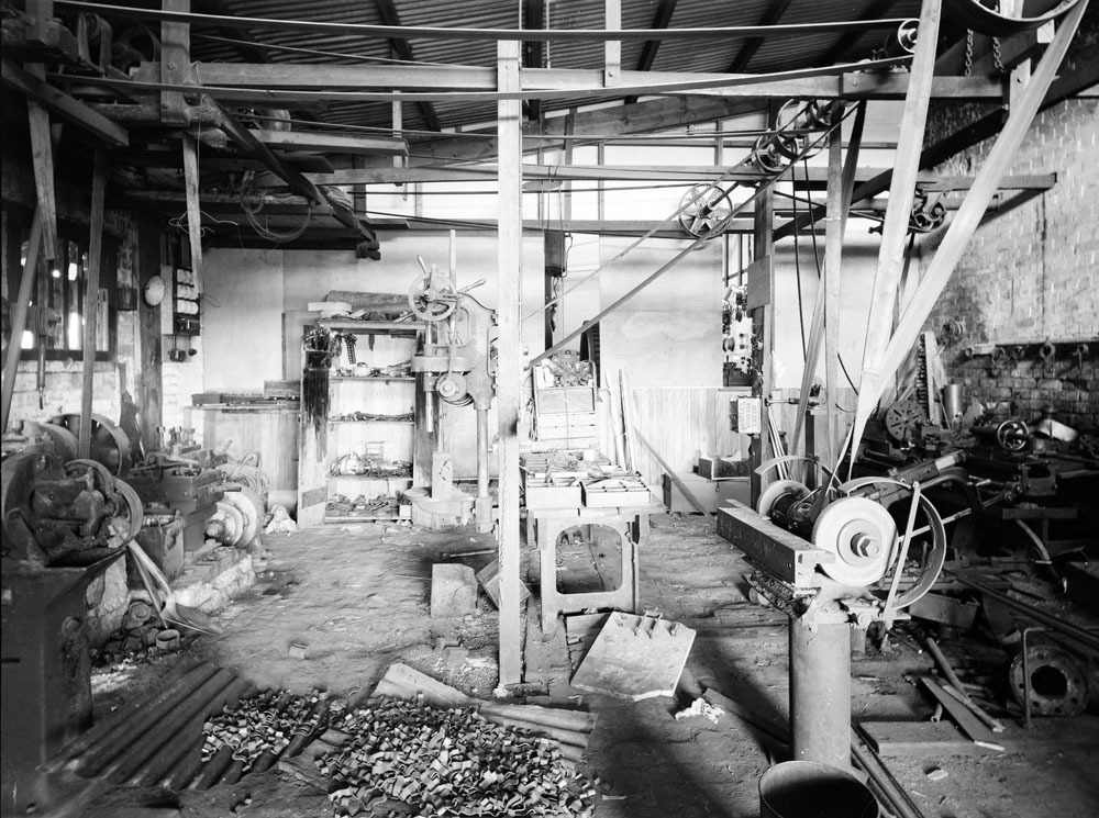 Hancock Brothers' Sawmill, interior images, North Ipswich, 1950s