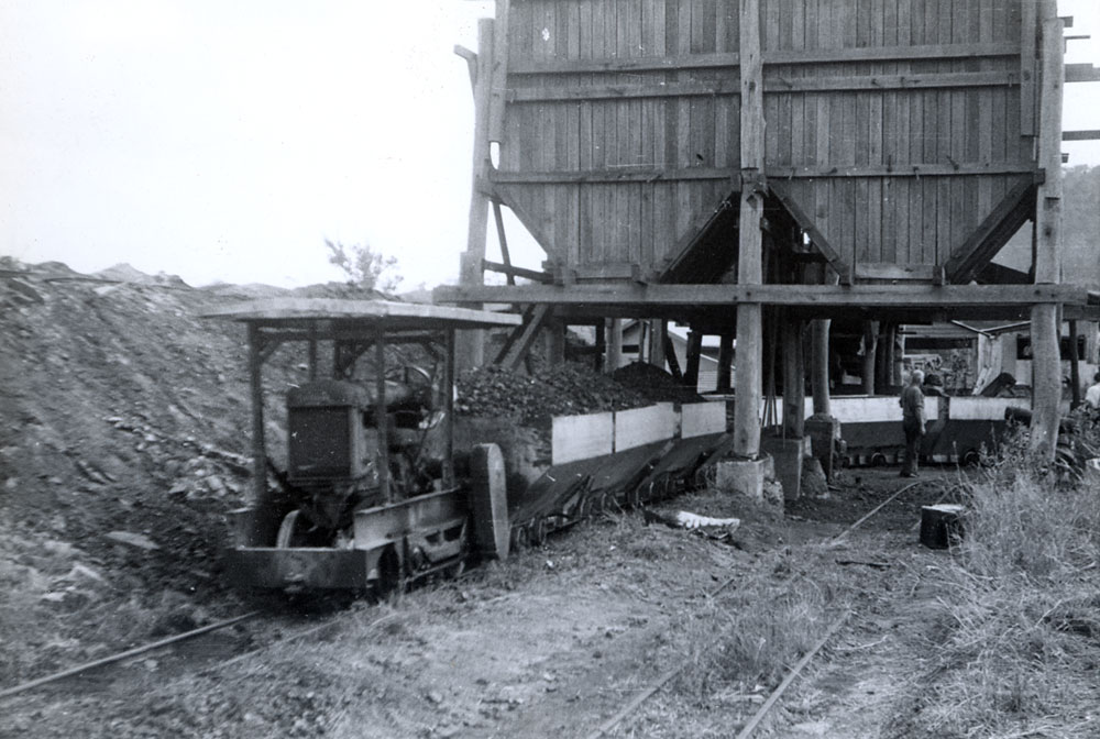 Loading coal from shute at the Caledonian Collliery, Thagoona, Ipswich, 1964