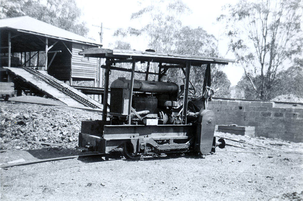 Shuttle train at Caledonian Colliery, Thagoona, Ipswich, 1957