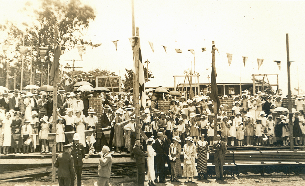 Crowds at the Ipswich General Hospital awaiting the arrival of the Duke of Gloucester, Ipswich, 1934